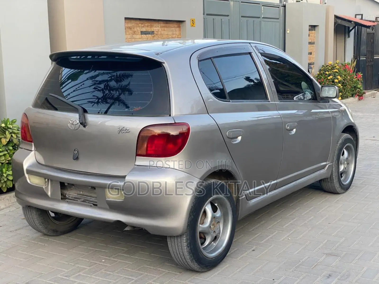 Toyota Vitz 1.3 AWD 3dr 2004 Gray