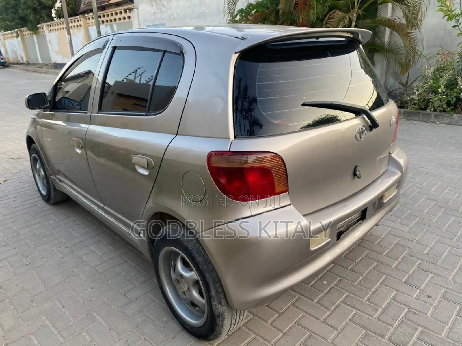 Toyota Vitz 1.3 AWD 3dr 2004 Gray
