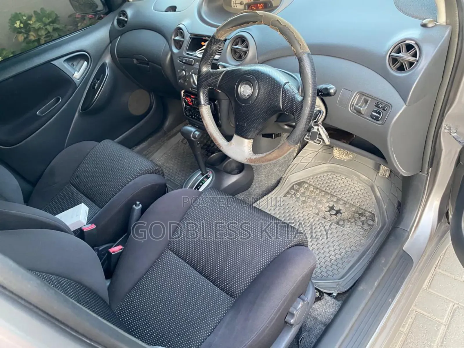 Toyota Vitz 1.3 AWD 3dr 2004 Gray