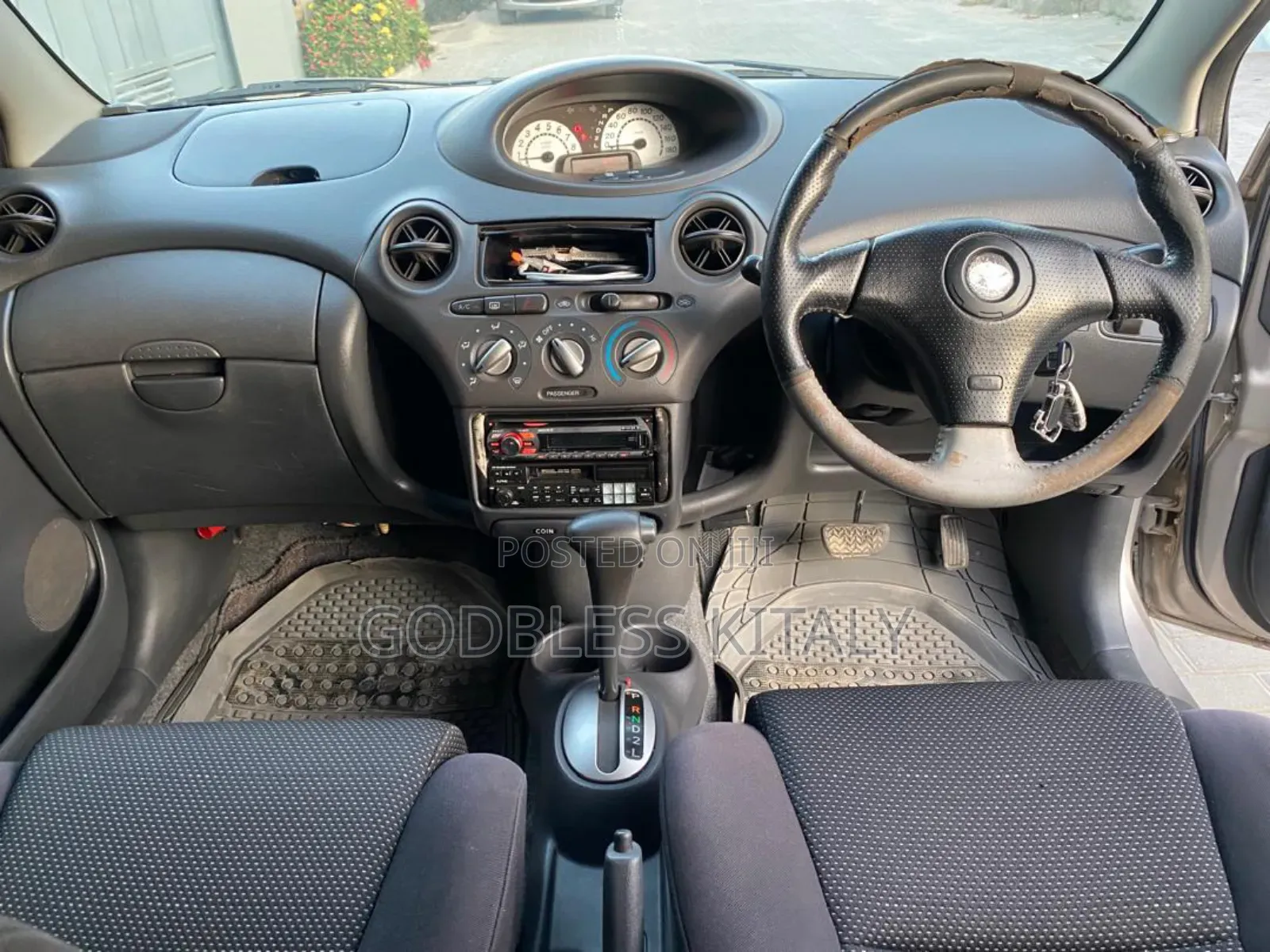 Toyota Vitz 1.3 AWD 3dr 2004 Gray