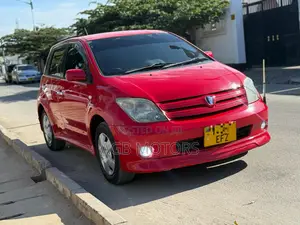 Toyota IST 2004 Red