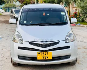 Toyota Ractis 1.5 AWD 2006 Silver