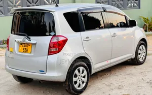 Toyota Ractis 1.5 AWD 2006 Silver