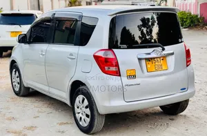 Toyota Ractis 1.5 AWD 2006 Silver