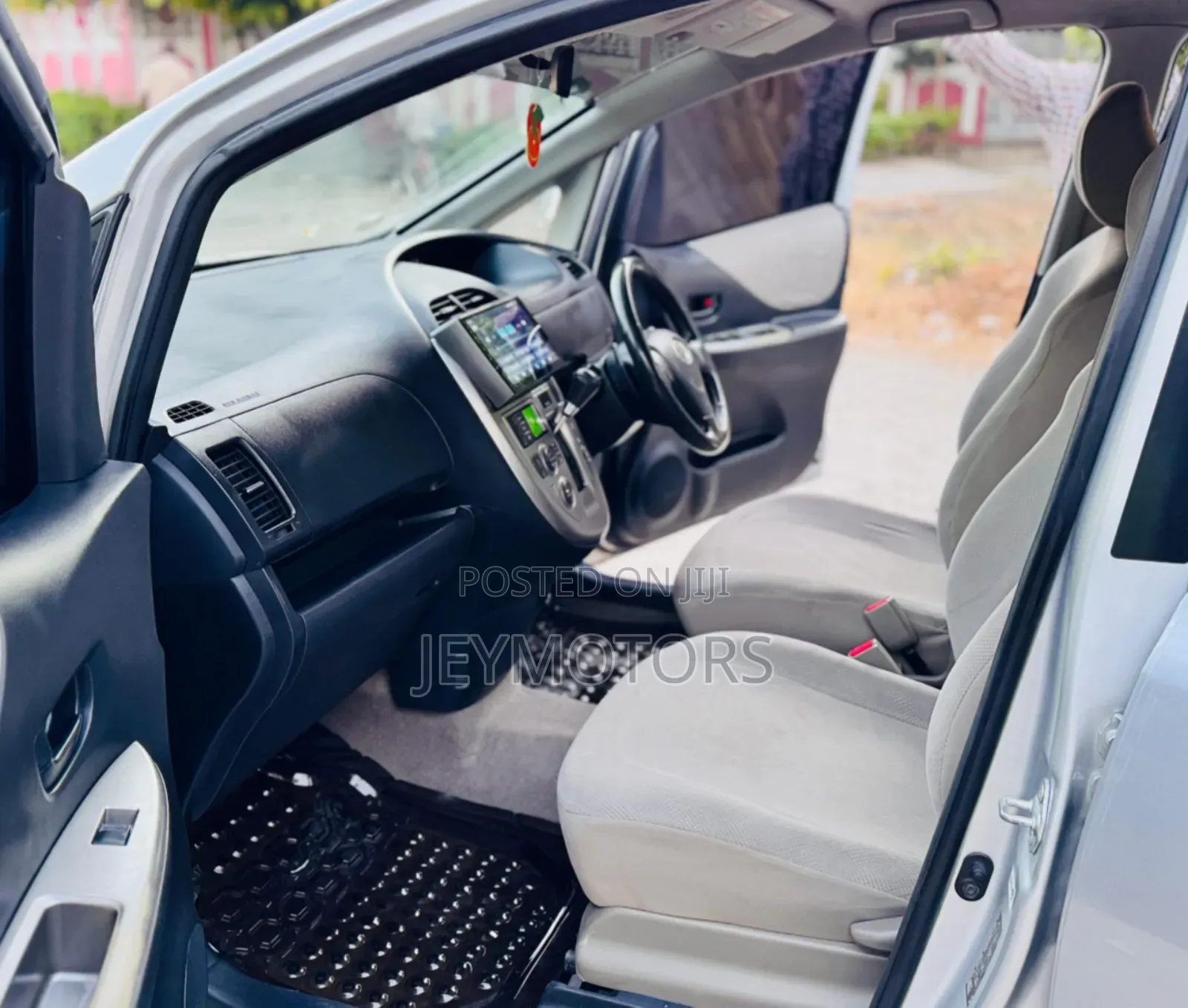 Toyota Ractis 1.5 AWD 2006 Silver