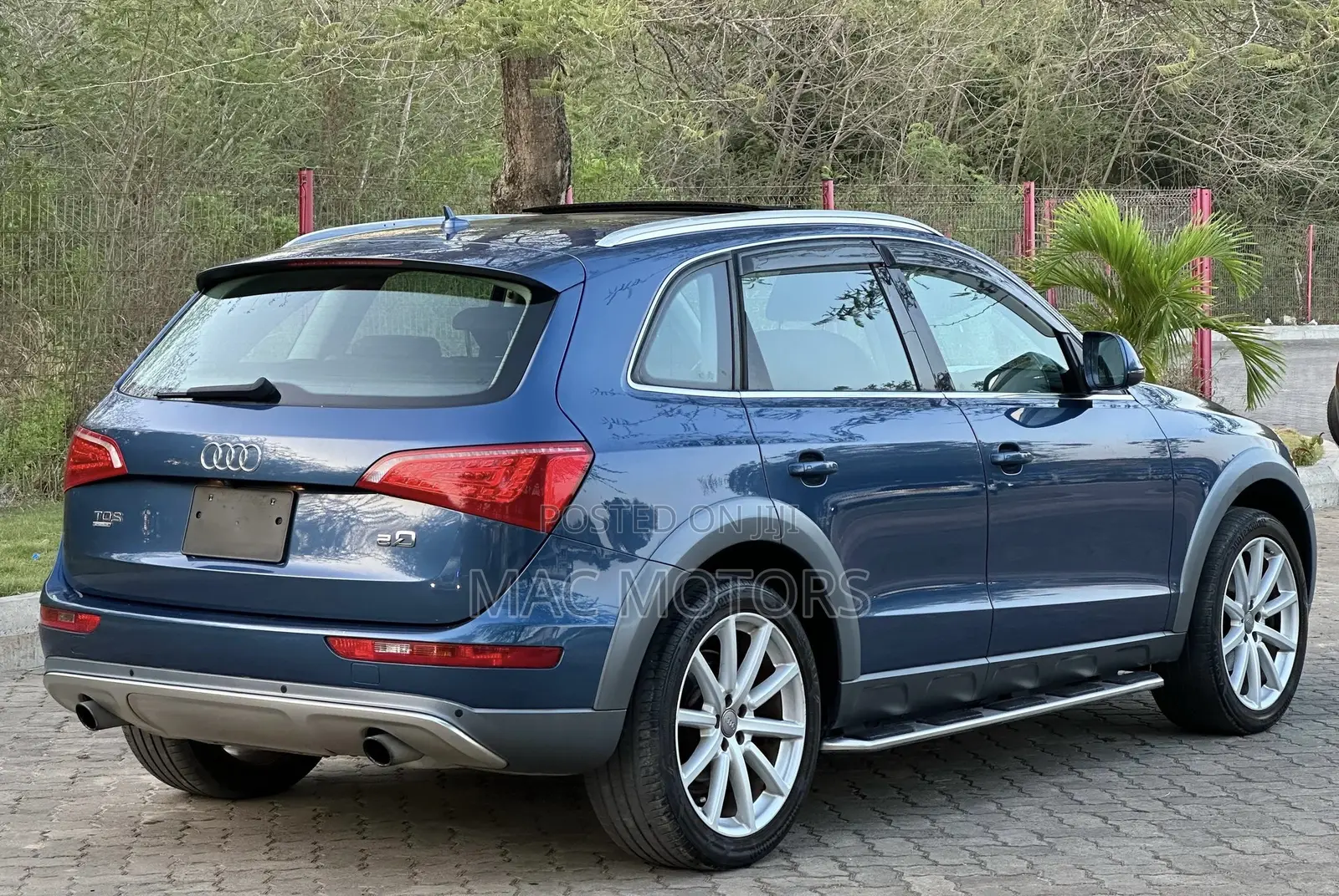 Audi Q5 2010 Blue