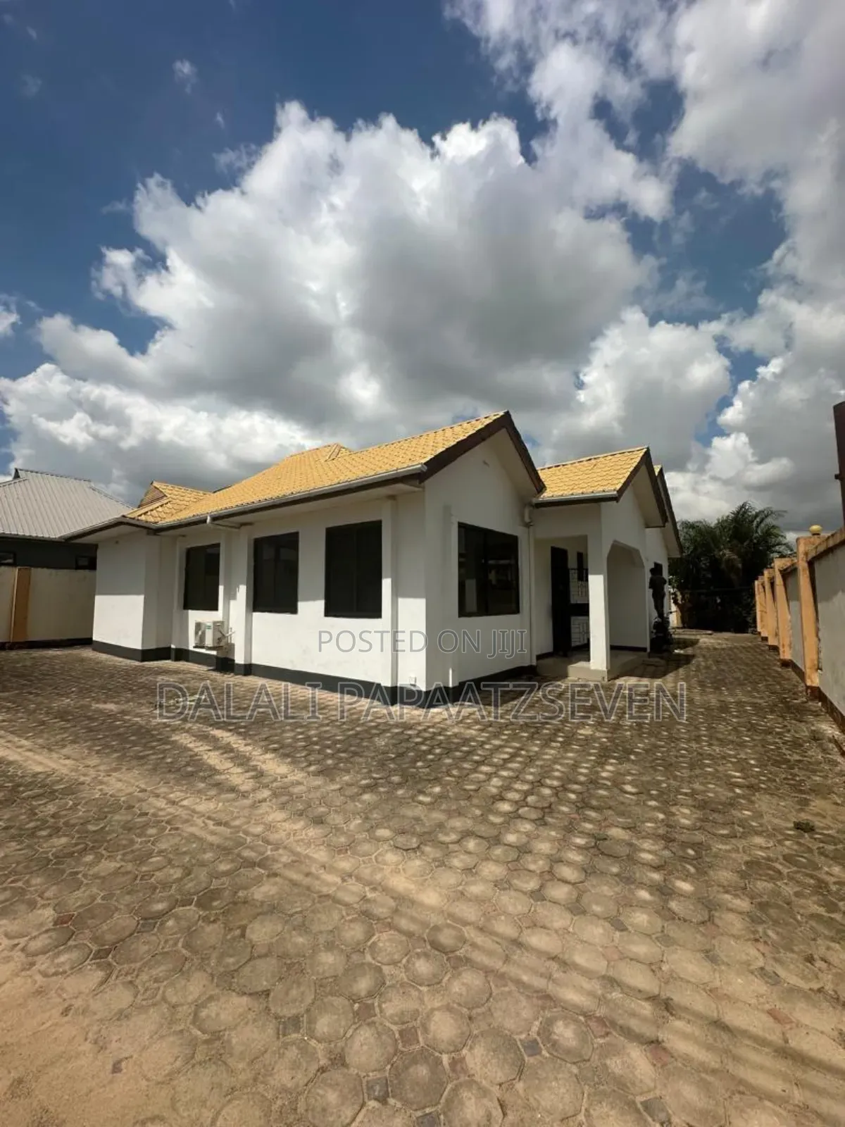 3bdrm House in Dalalipapaatzseven, Kinondoni for rent