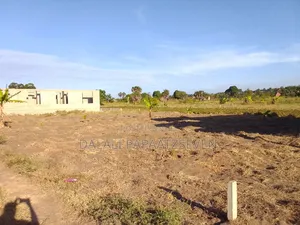 Eneo Lenye Ukubwa Wa SQMT 438 Linauzw Lipo Kerege Kwa Kiwete