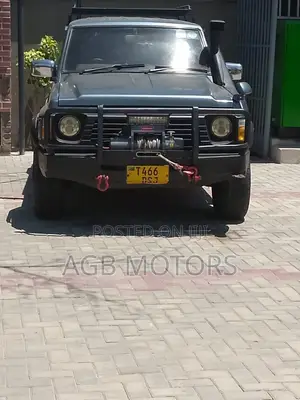 Nissan Patrol 2000 Gray