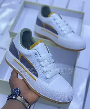 Alexander McQueen Smart Za Ngozi
