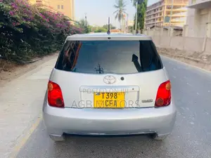 Toyota IST 2003 Silver