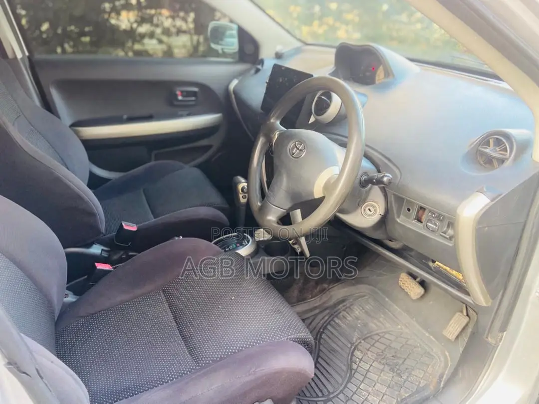 Toyota IST 2003 Silver