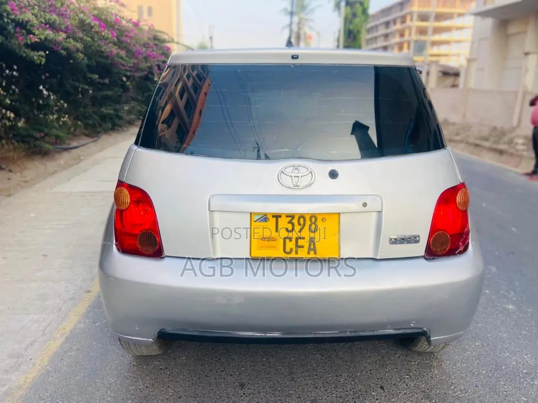 Toyota IST 2003 Silver