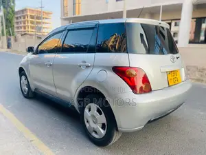 Toyota IST 2003 Silver
