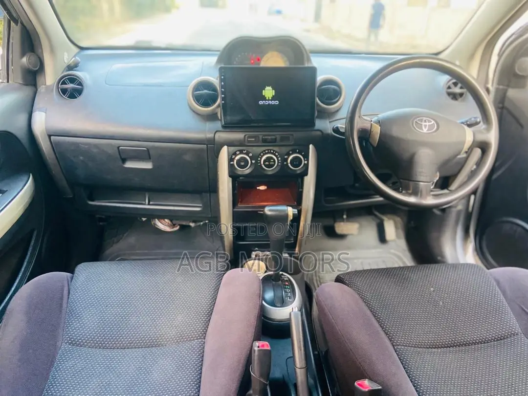 Toyota IST 2003 Silver