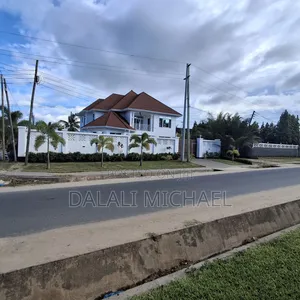 5bdrm House in Mbezibeach for rent