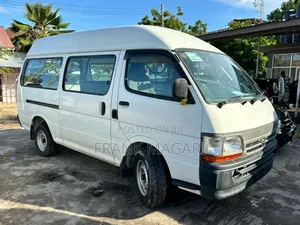 Toyota HiAce 2002 White