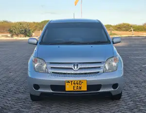 Toyota IST 2003 Silver