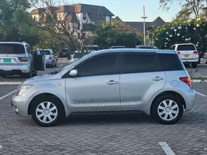 Toyota IST 2003 Silver
