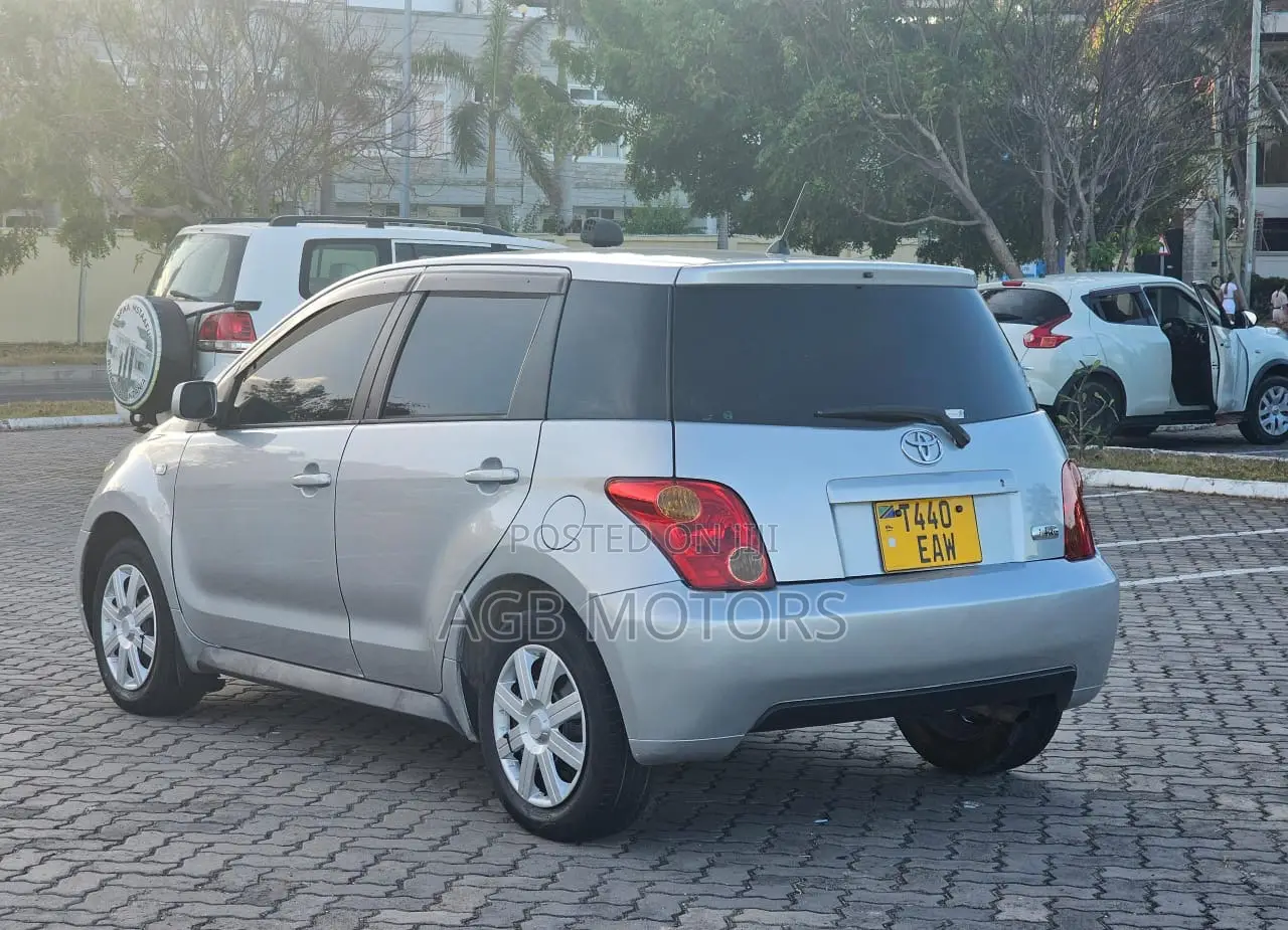 Toyota IST 2003 Silver