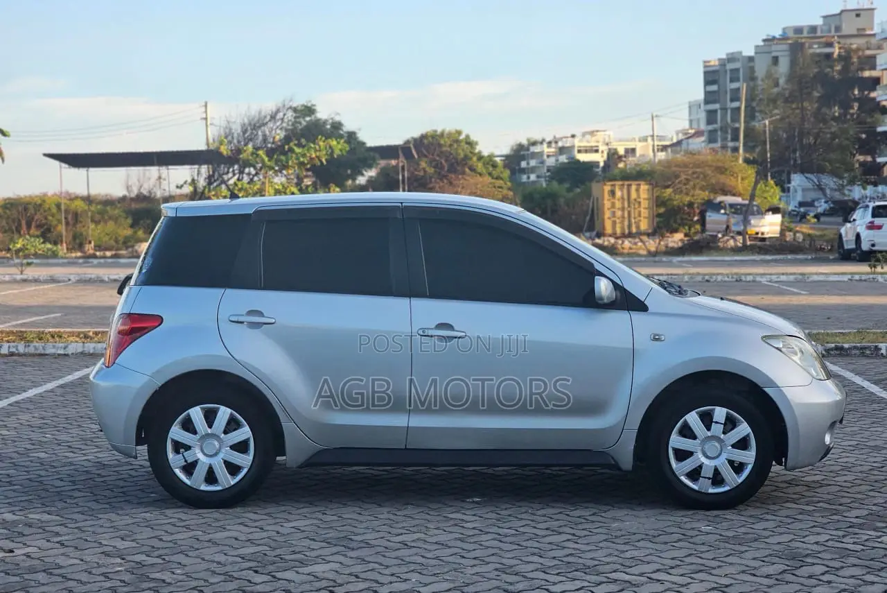 Toyota IST 2003 Silver