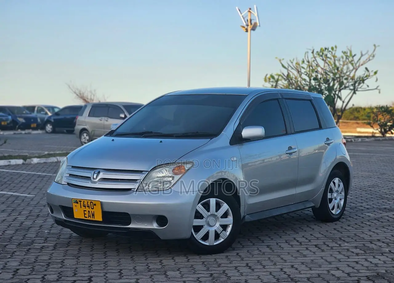 Toyota IST 2003 Silver