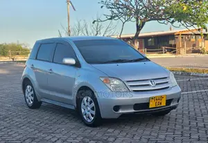 Toyota IST 2003 Silver