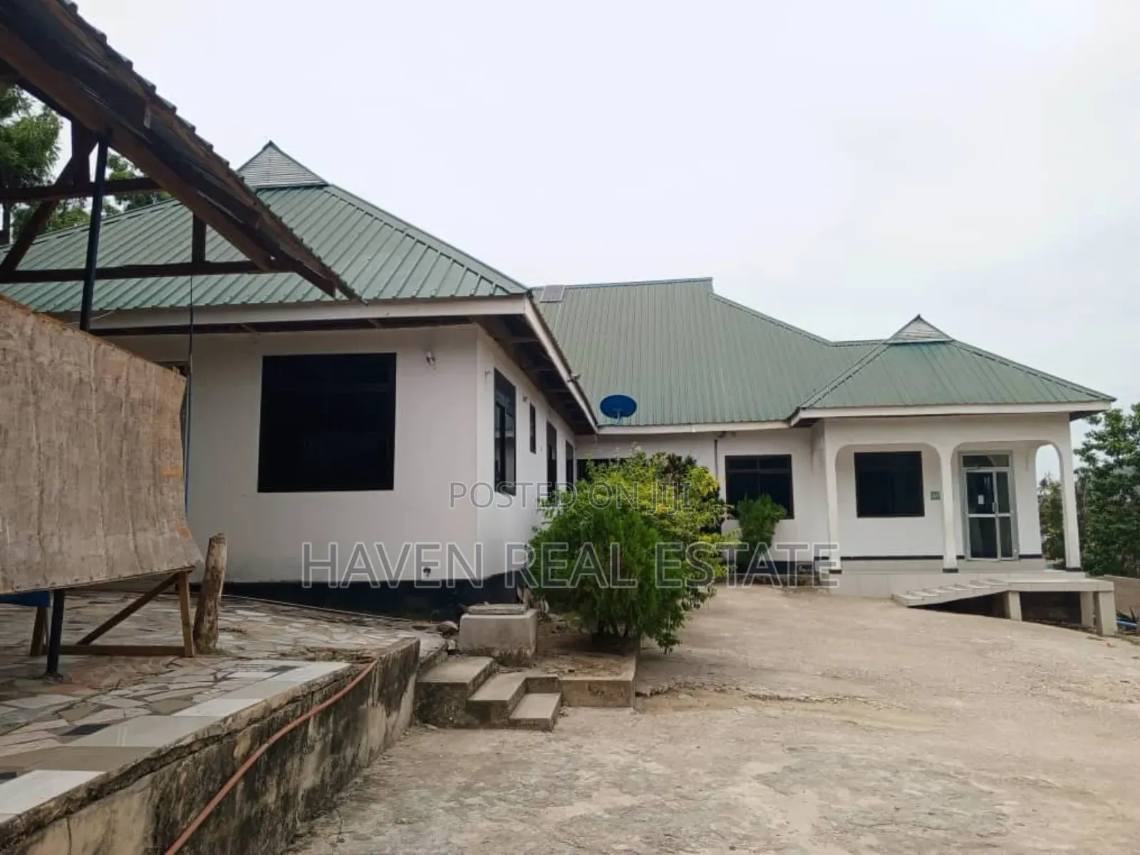Lodge Inauzwa Mbezi