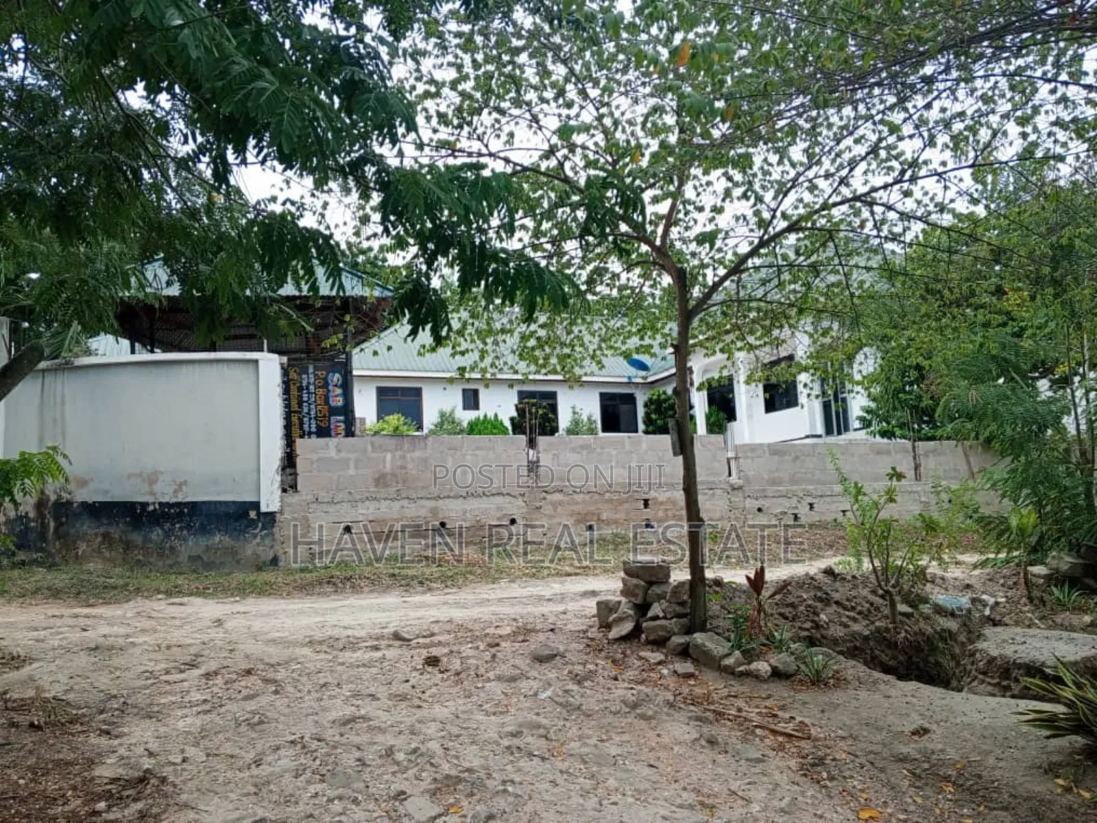 Lodge Inauzwa Mbezi