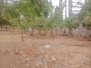 A Plot With a 3 Bedrooms House for Sale