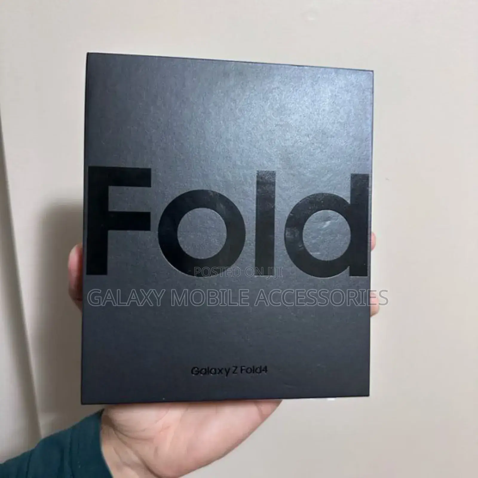 New Samsung Galaxy Z Fold4 256 GB Gold