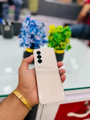 New Samsung Galaxy Z Fold4 256 GB Gold