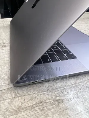 Laptop Apple MacBook Pro 2017 16GB Intel Core I7 SSD 500GB