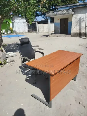 Kiti Na Meza Vya Ofisini Vimenyooka Sna 