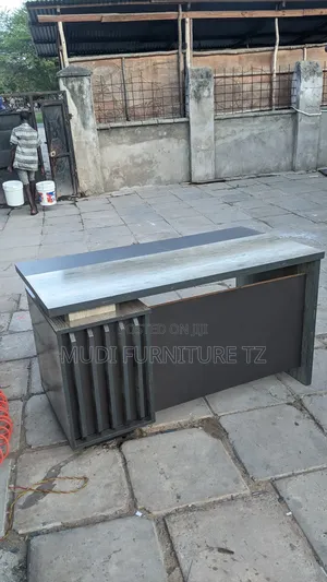 Simple Executive Table 140cm X 70cm