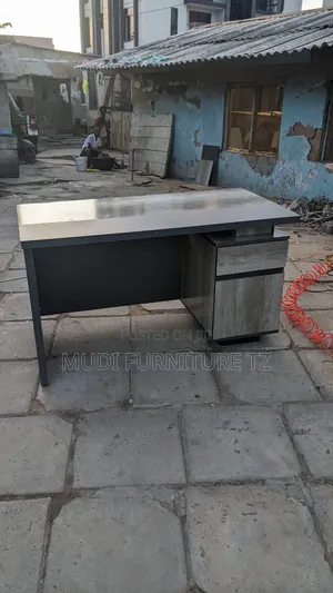 Simple Executive Table 140cm X 70cm