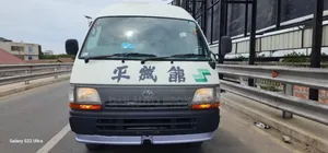 Toyota HiAce 2002 White