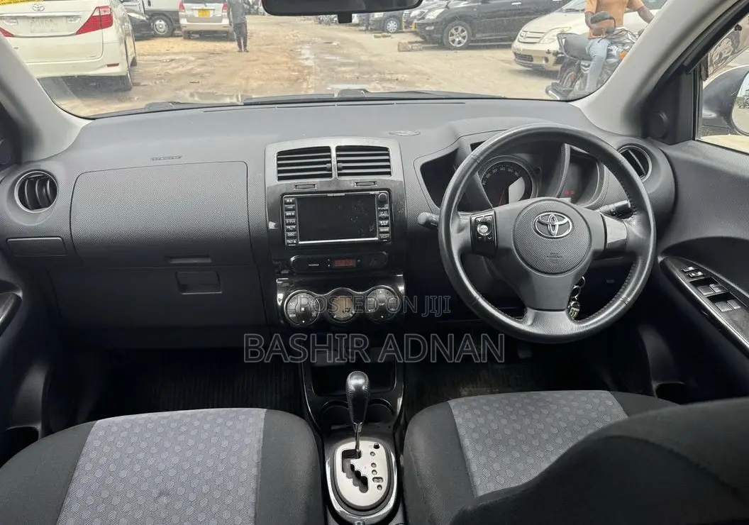 Toyota IST 2008 Silver