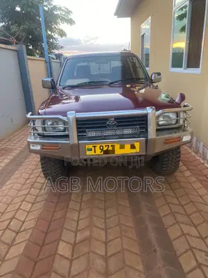 Toyota Hilux 1999 Red