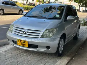 Toyota IST 2006 Silver