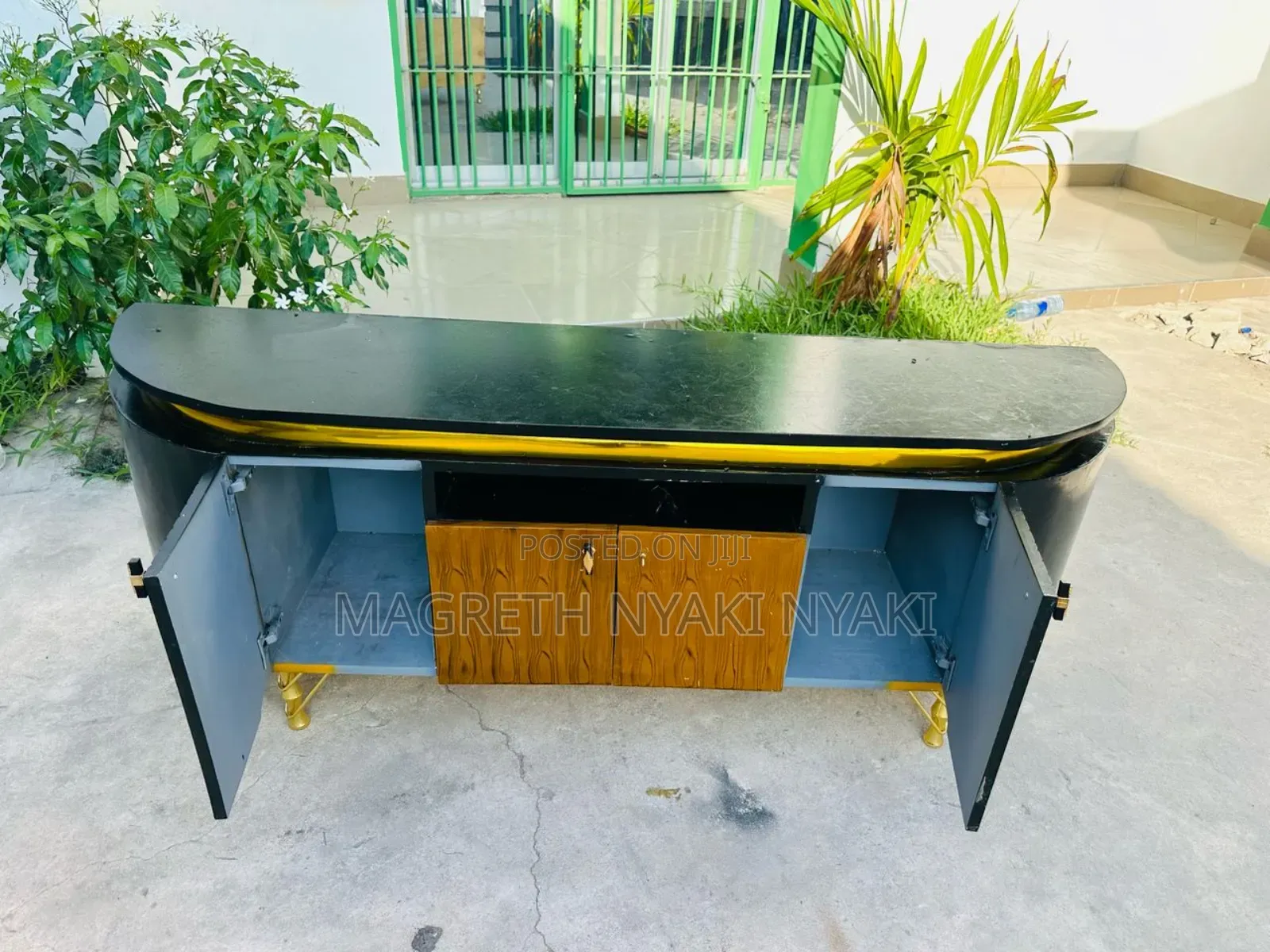 Showcase Showcase // 5.5ft //