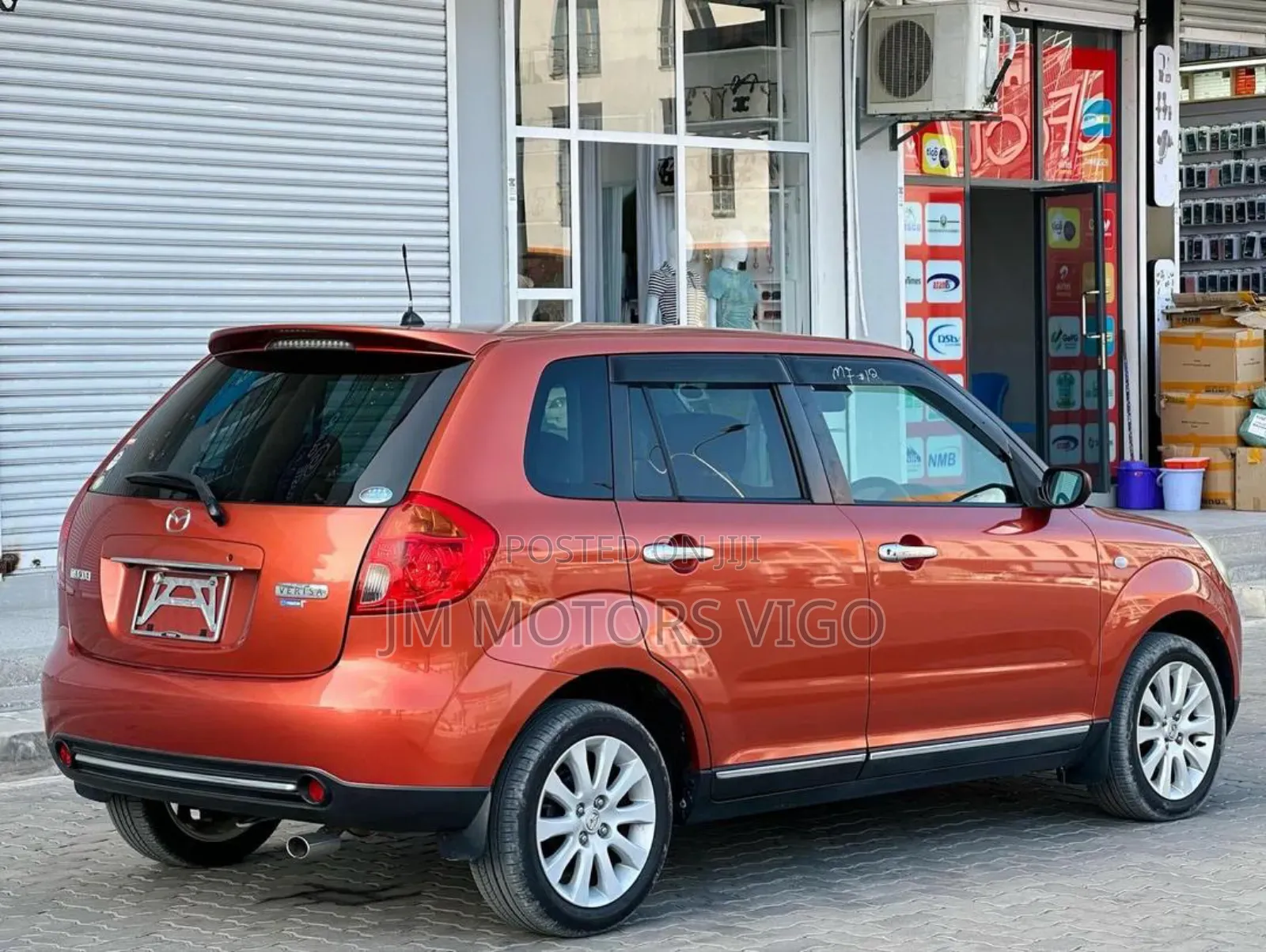 Mazda Verisa 2009 Orange