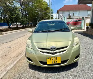 Toyota Belta 2006 Beige