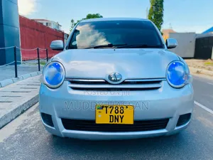 Toyota Sienta 2006 Silver