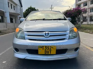 Toyota IST 2006 Silver