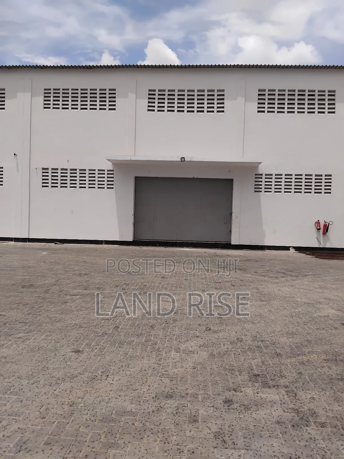 900 SQM Warehouse in Tazara