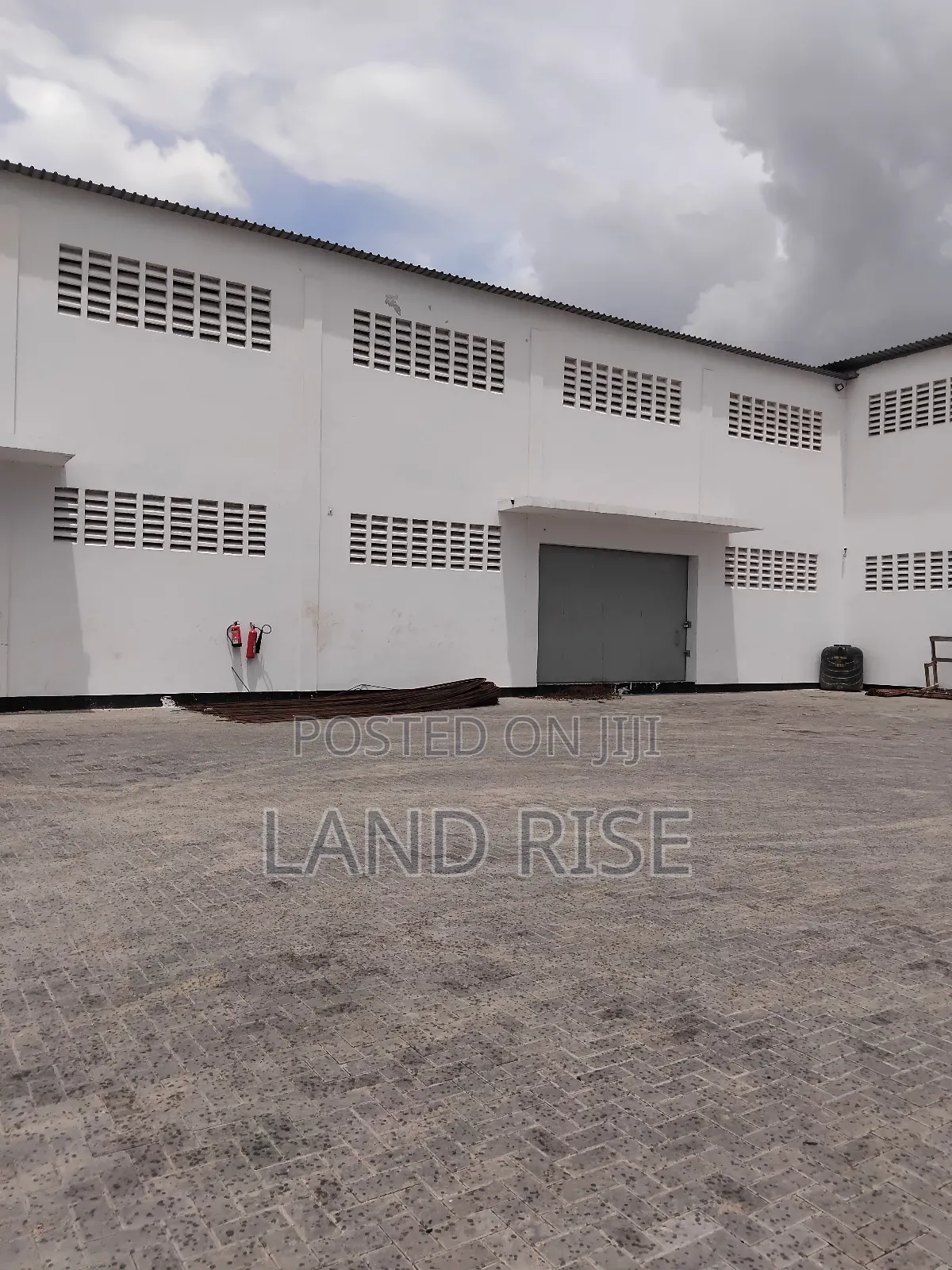 900 SQM Warehouse in Tazara