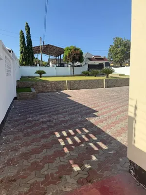 6bdrm House in Kijitonyama for sale