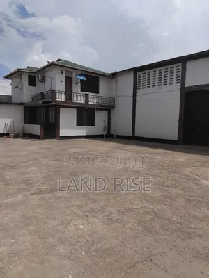 Warehouse for Sale in Changombe