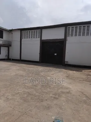 Warehouse for Sale in Changombe